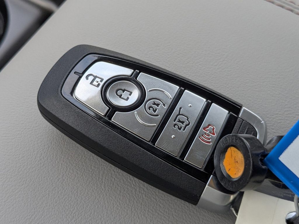 2025 Ford Explorer photo 31