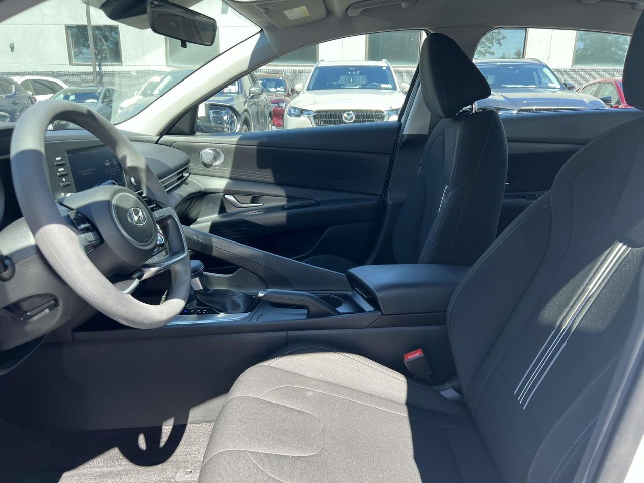 2022 Hyundai Elantra SEL photo 12