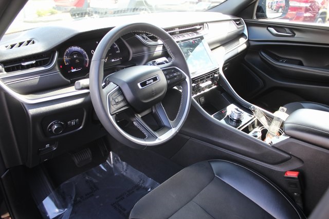 2023 Jeep Grand Cherokee Altitude photo 3