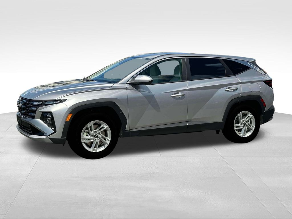2025 Hyundai Tucson SE photo 2
