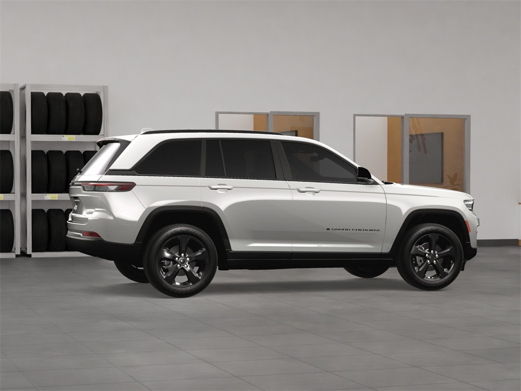 2025 Jeep Grand Cherokee Limited photo 3