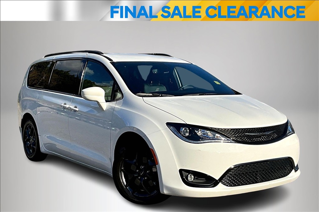 2020 Chrysler Pacifica Touring L's photo