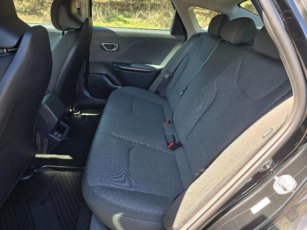 2025 Kia K4 LXS photo 4