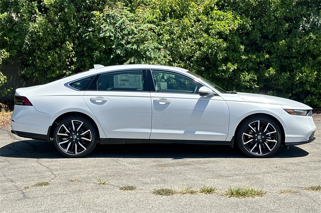 2025 Honda Accord Hybrid Touring photo 3