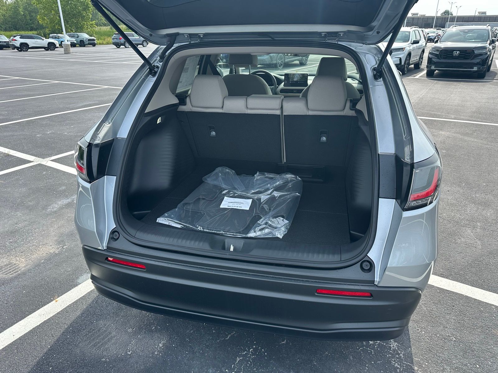 2026 Honda HR-V LX photo 16
