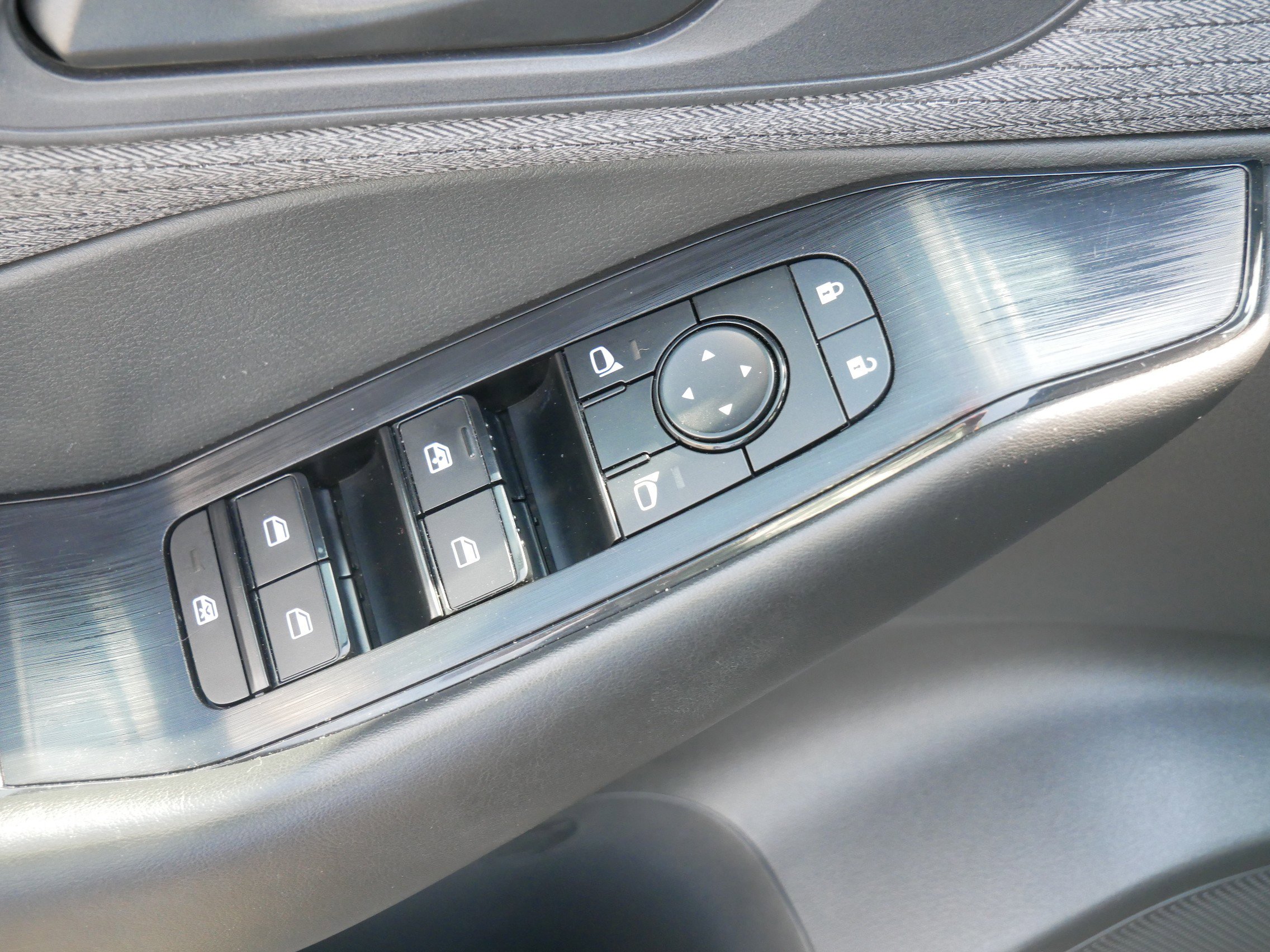 2023 Nissan Rogue S photo 19