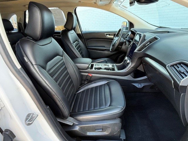 2022 Ford Edge SEL photo 15