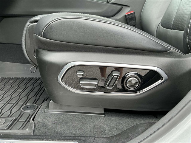 2024 Jeep Grand Cherokee Overland photo 10