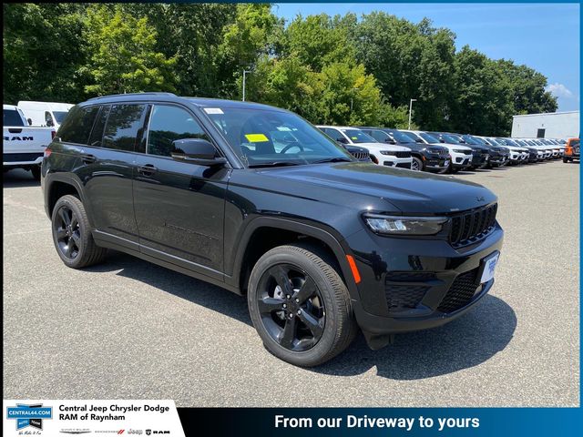 2025 Jeep Grand Cherokee Altitude's photo
