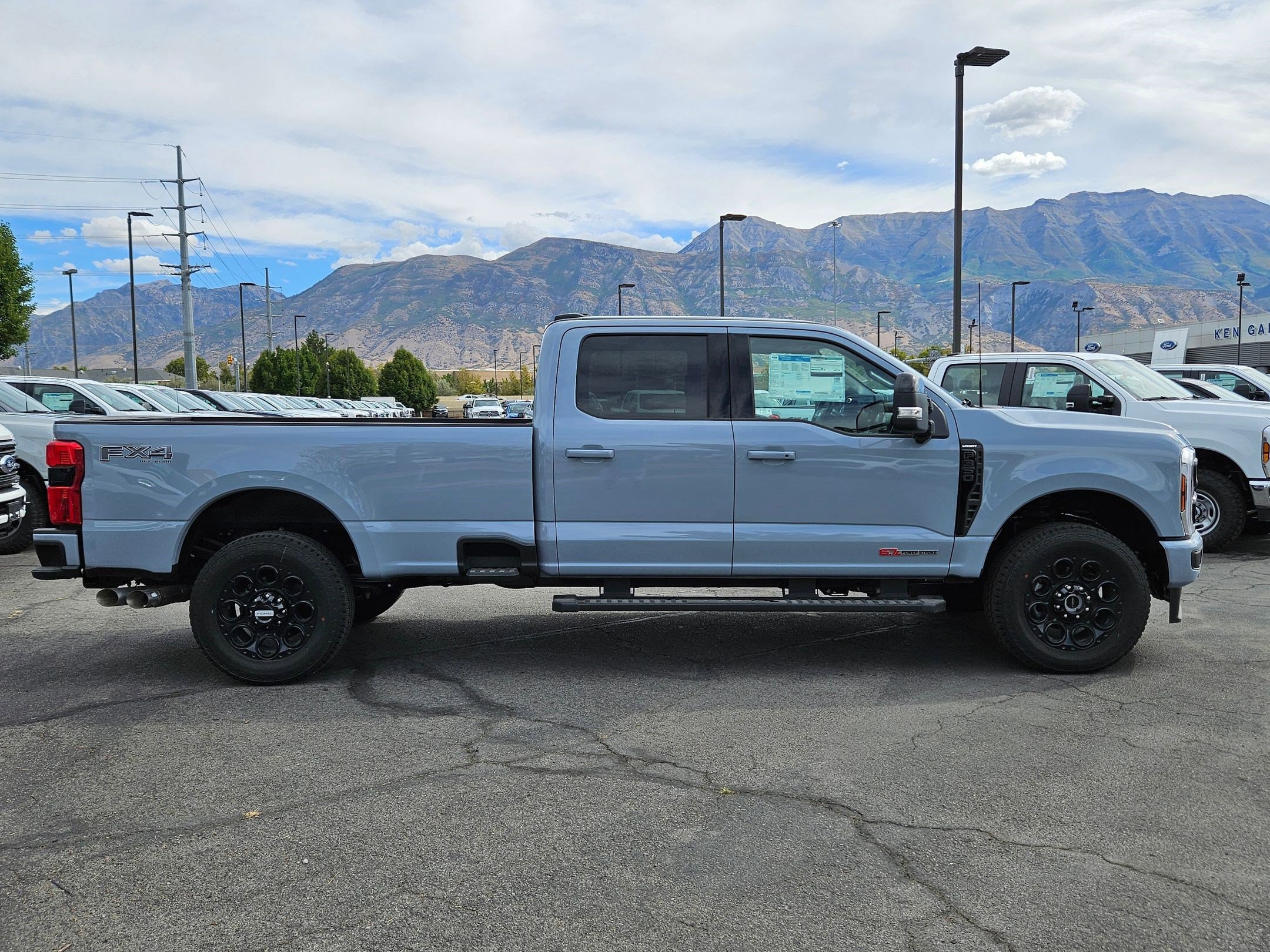 2025 Ford F-350 Lariat photo 2