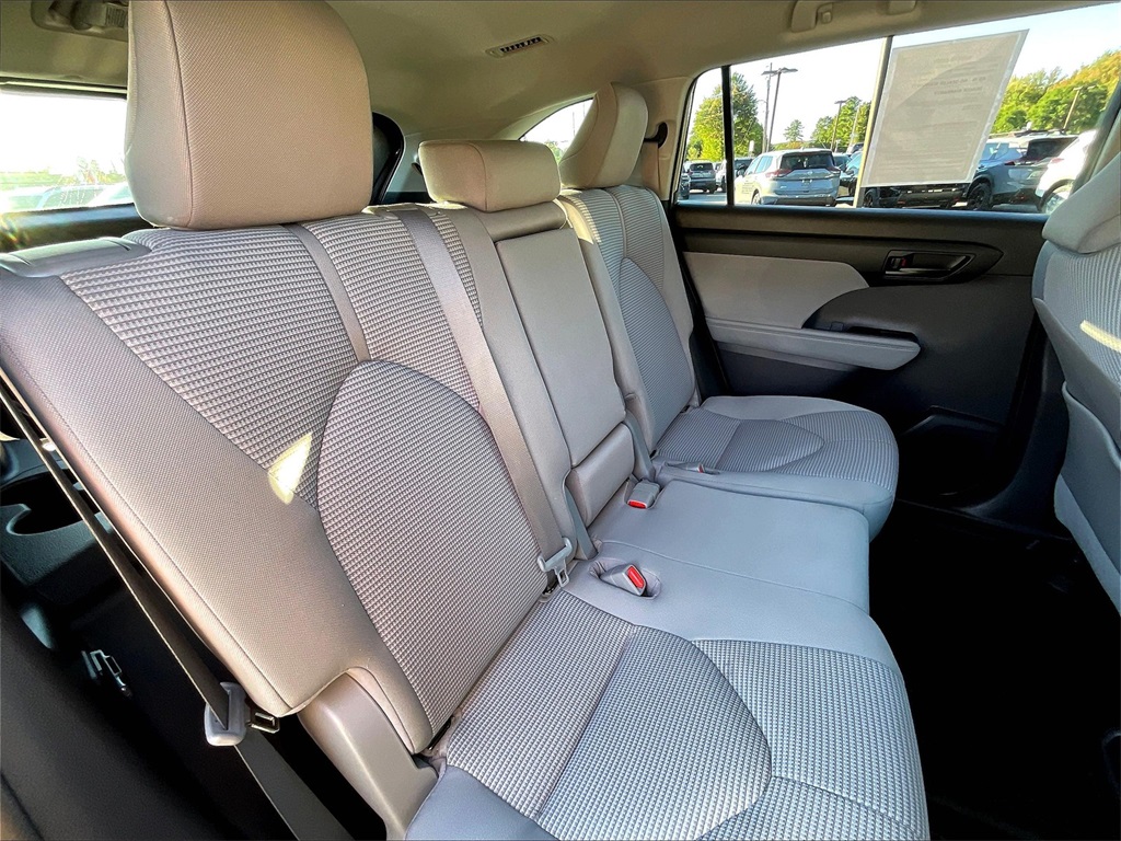 2020 Toyota Highlander Hybrid LE photo 15