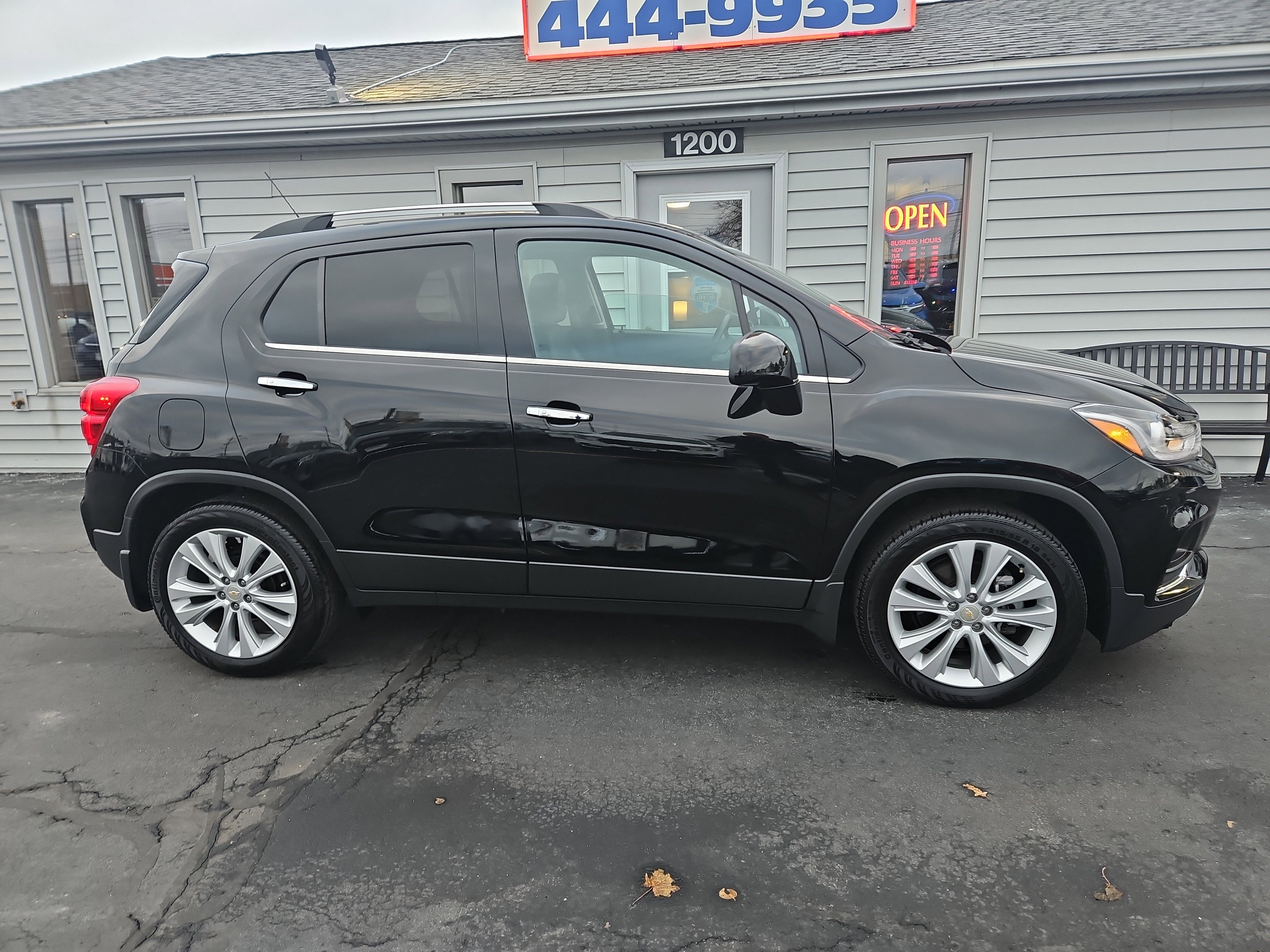 Used 2018 Chevrolet Trax Premier with VIN 3GNCJMSB2JL398243 for sale in Washington, IL