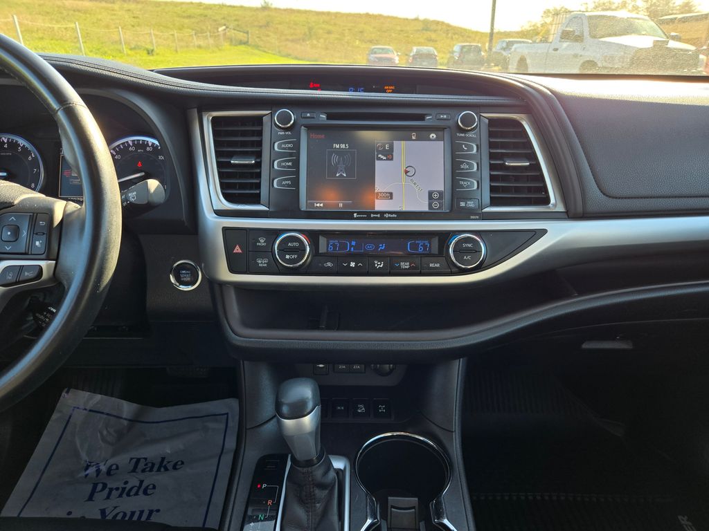 2017 Toyota Highlander SE XLE photo 17