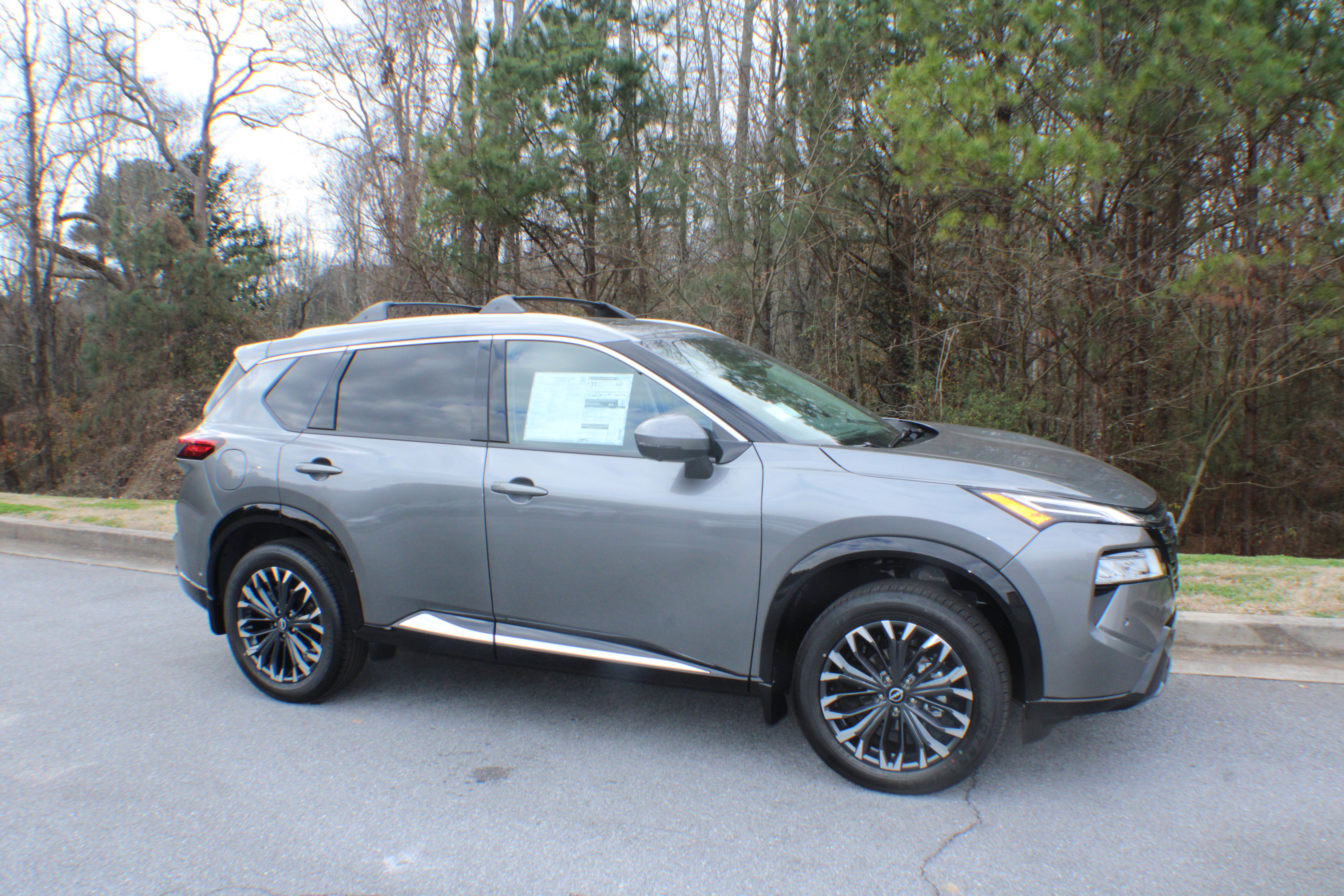 2026 Nissan Rogue Platinum's photo