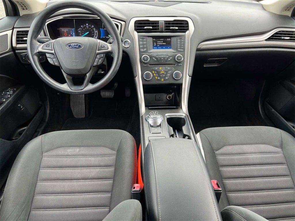 2017 Ford Fusion Hybrid SE photo 2