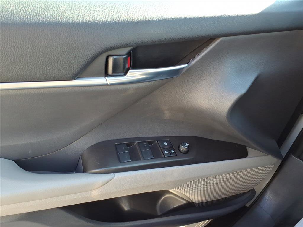 2023 Toyota Camry SE photo 13