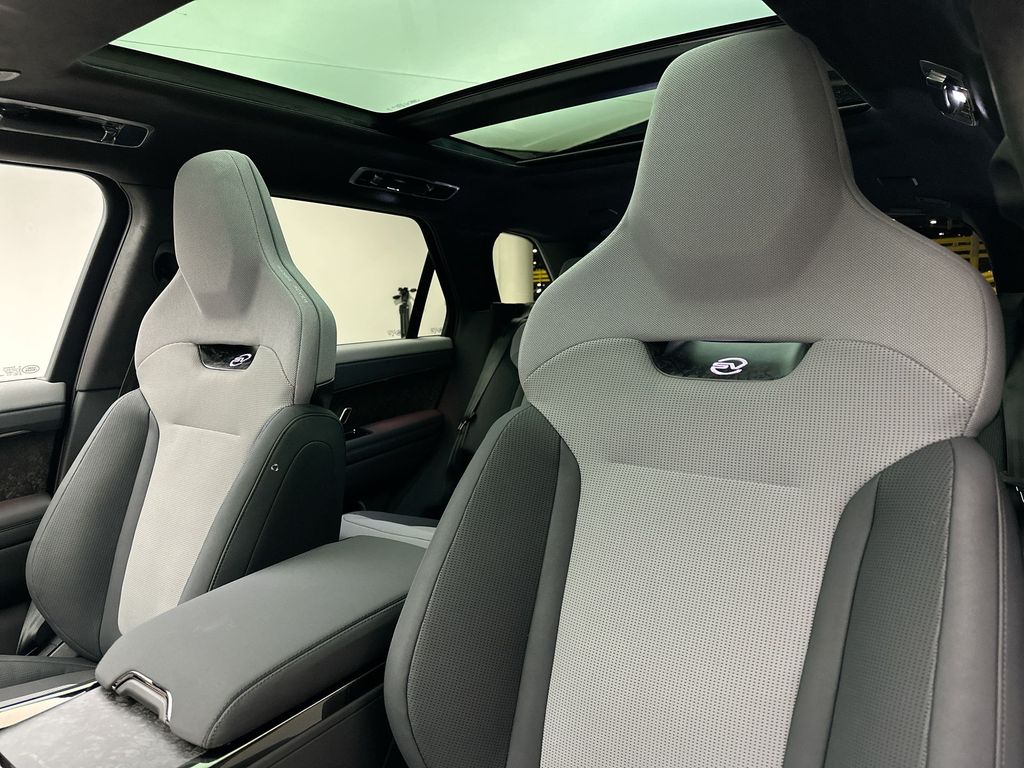 2025 Land Rover Range Rover Sport photo 9