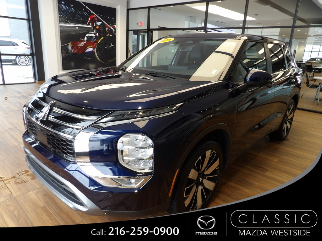 2025 Mitsubishi Outlander SE's photo