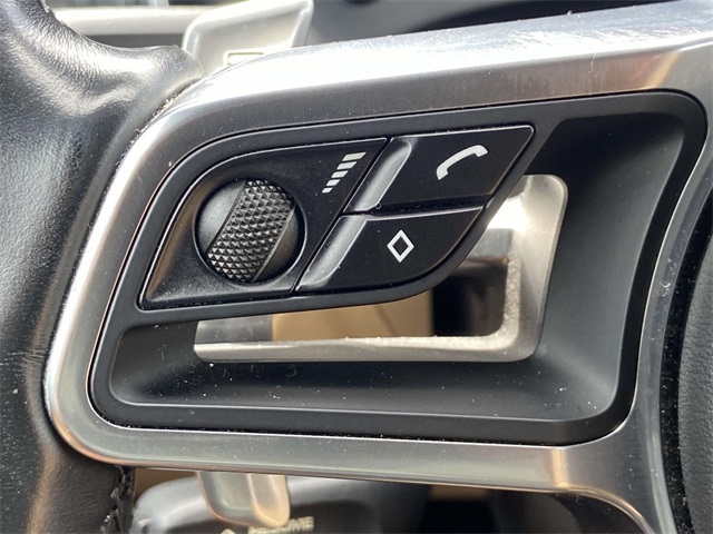 2018 Porsche Macan Base photo 15