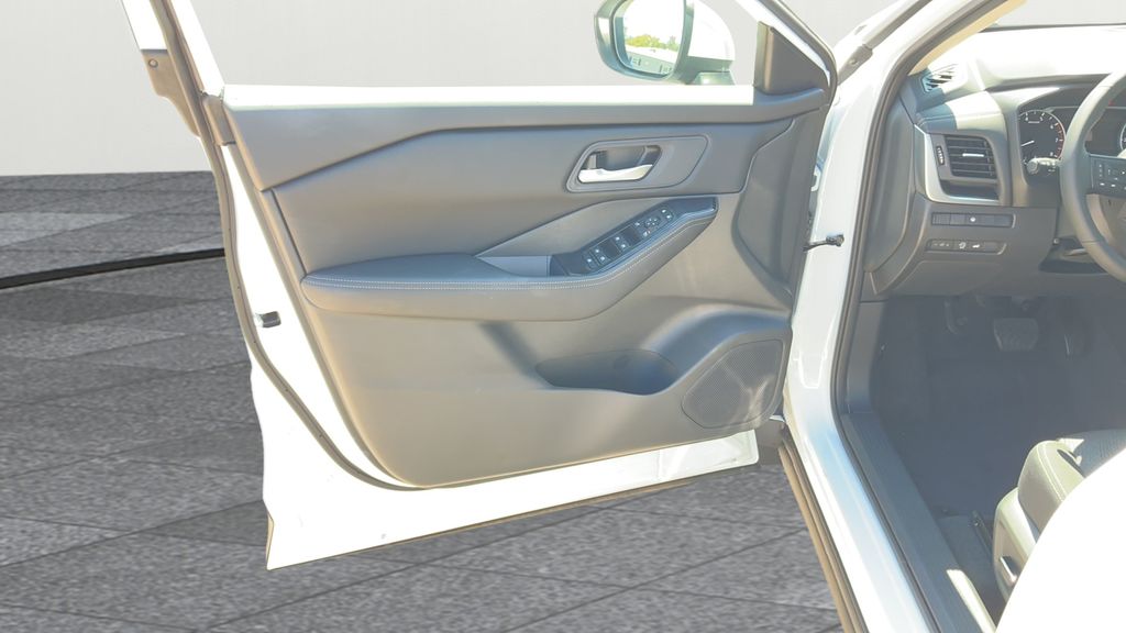 2026 Nissan Rogue SV photo 22