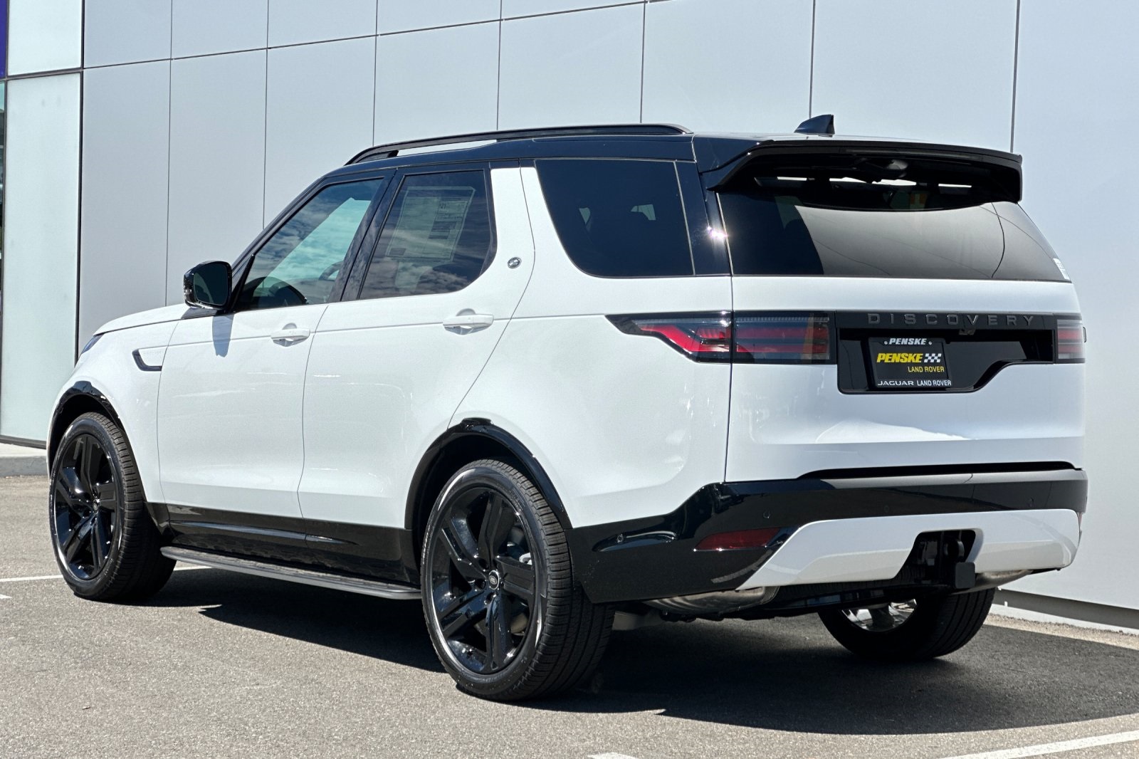 2025 Land Rover Discovery SE photo 4