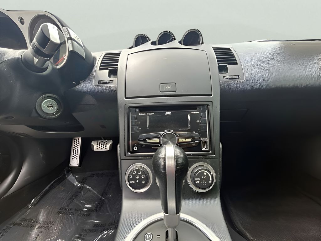 2004 Nissan 350Z Touring photo 12