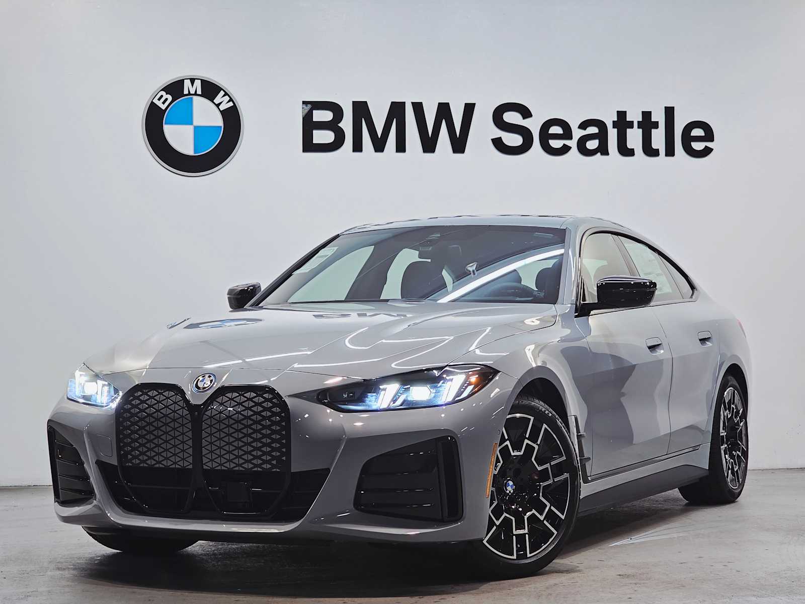 2025 BMW i4 40's photo