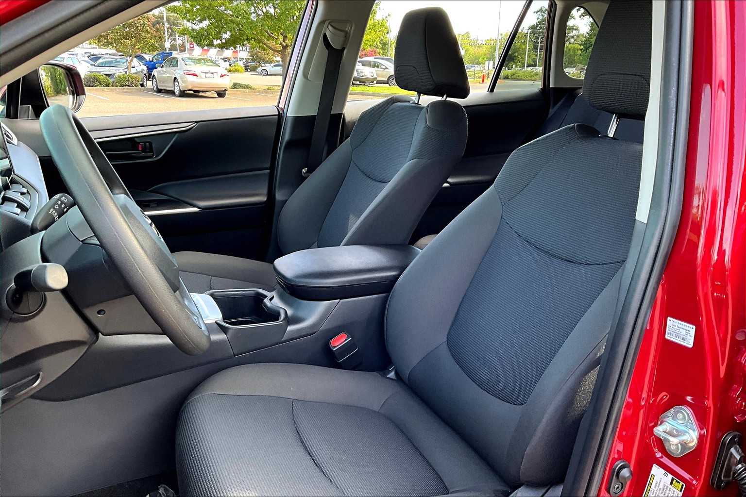 2025 Toyota RAV4 LE photo 7