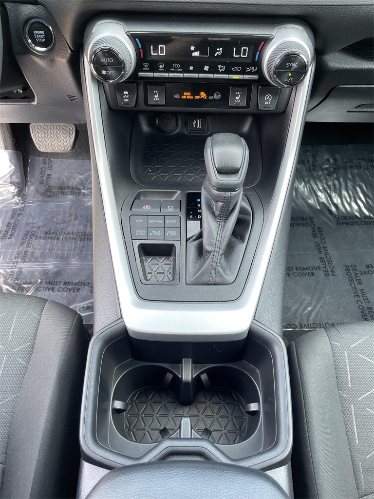 2024 Toyota RAV4 XLE photo 25