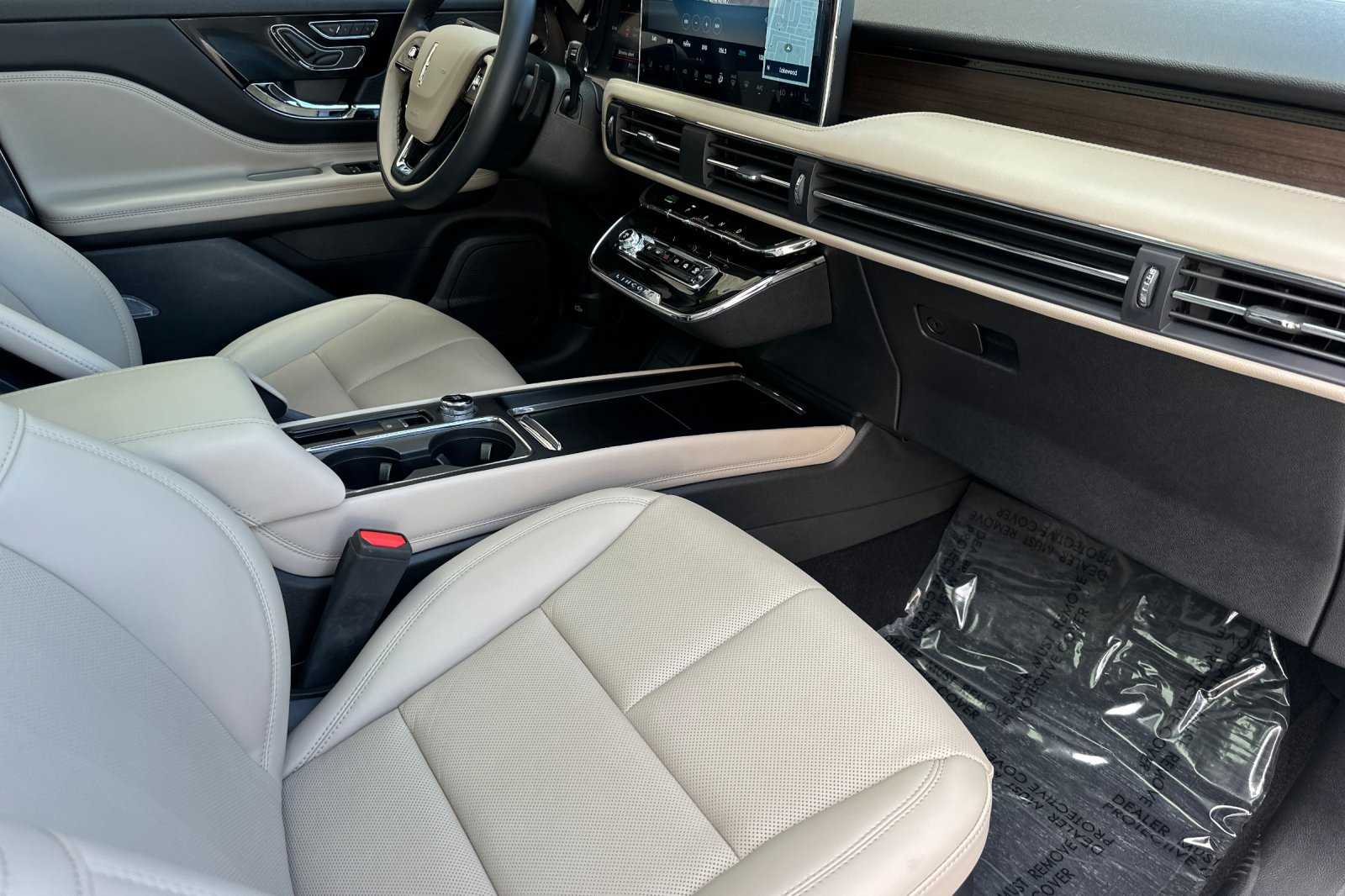 2025 Lincoln Corsair Grand Touring photo 17