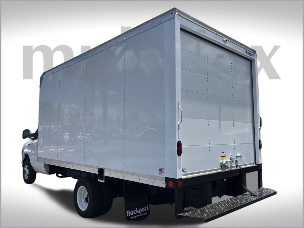 2024 Ford E-450 photo 6