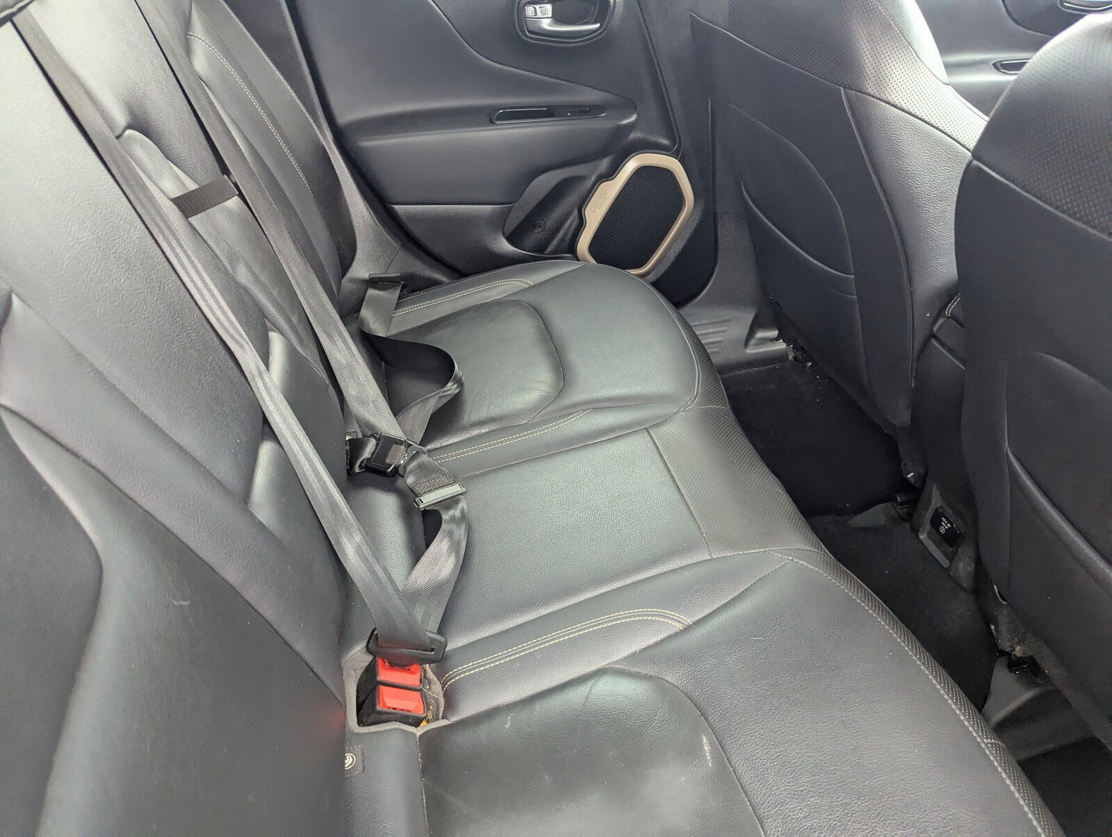 2016 Jeep Renegade Limited photo 13