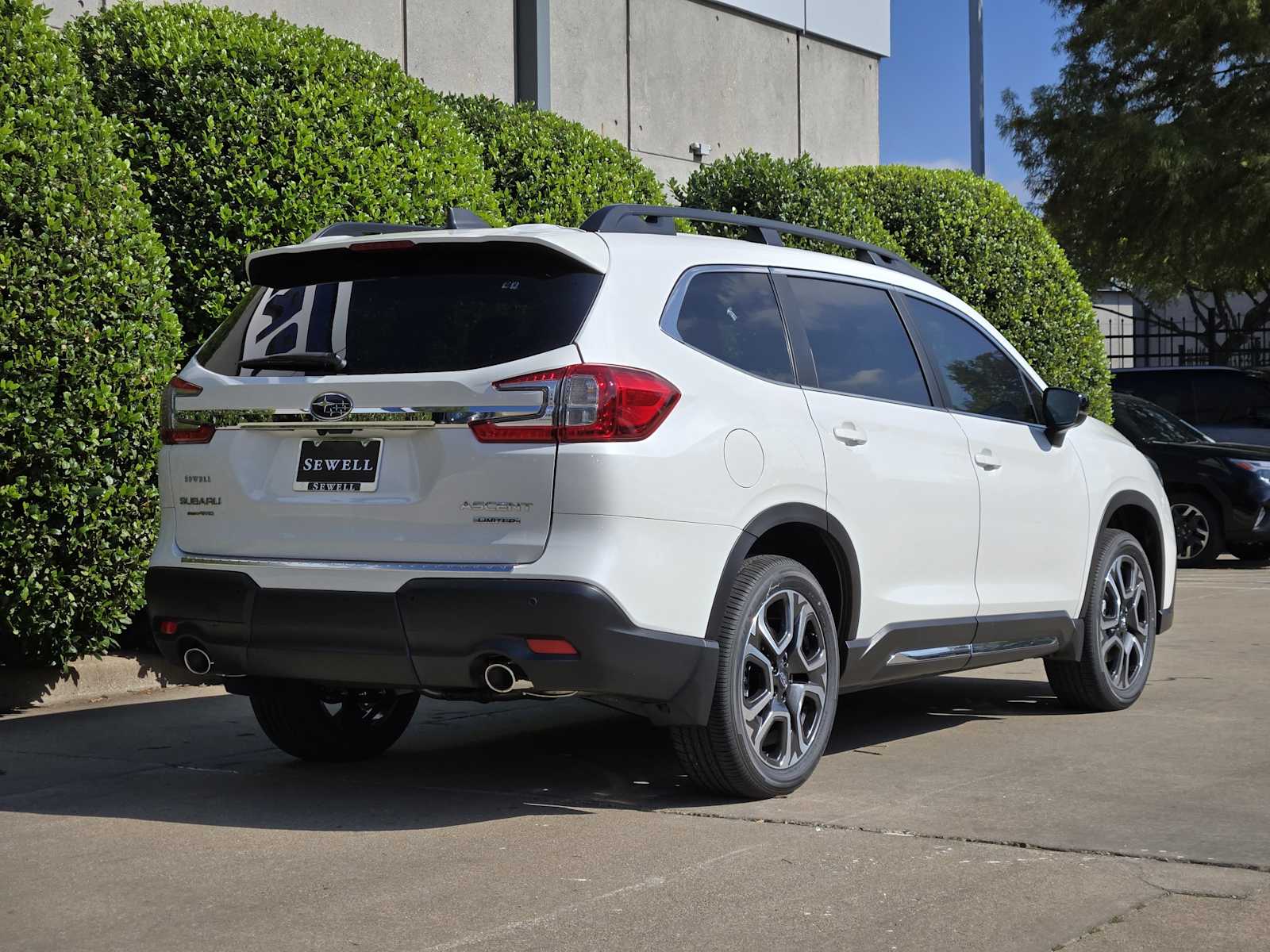 2025 Subaru Ascent Limited photo 3