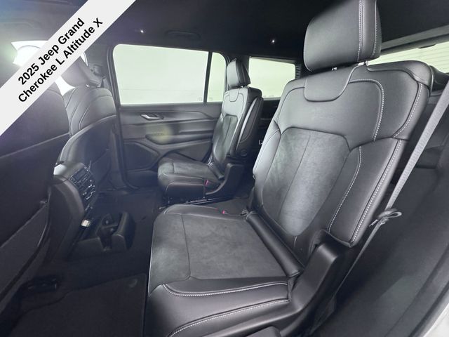 2025 Jeep Grand Cherokee Altitude X photo 16