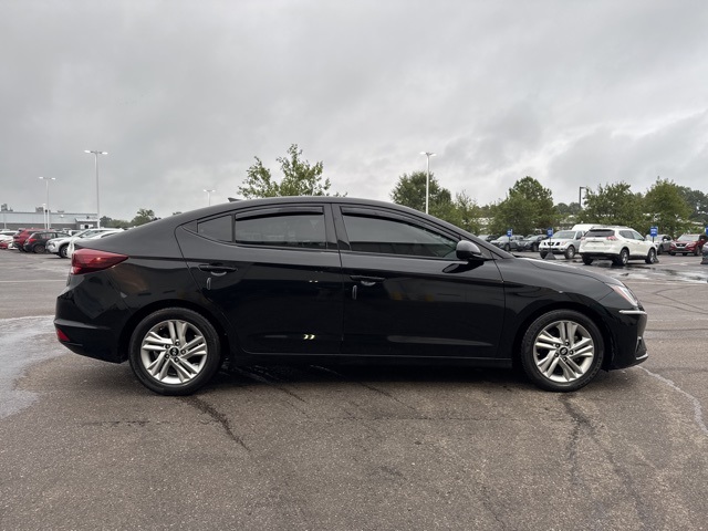 2020 Hyundai Elantra SEL photo 3