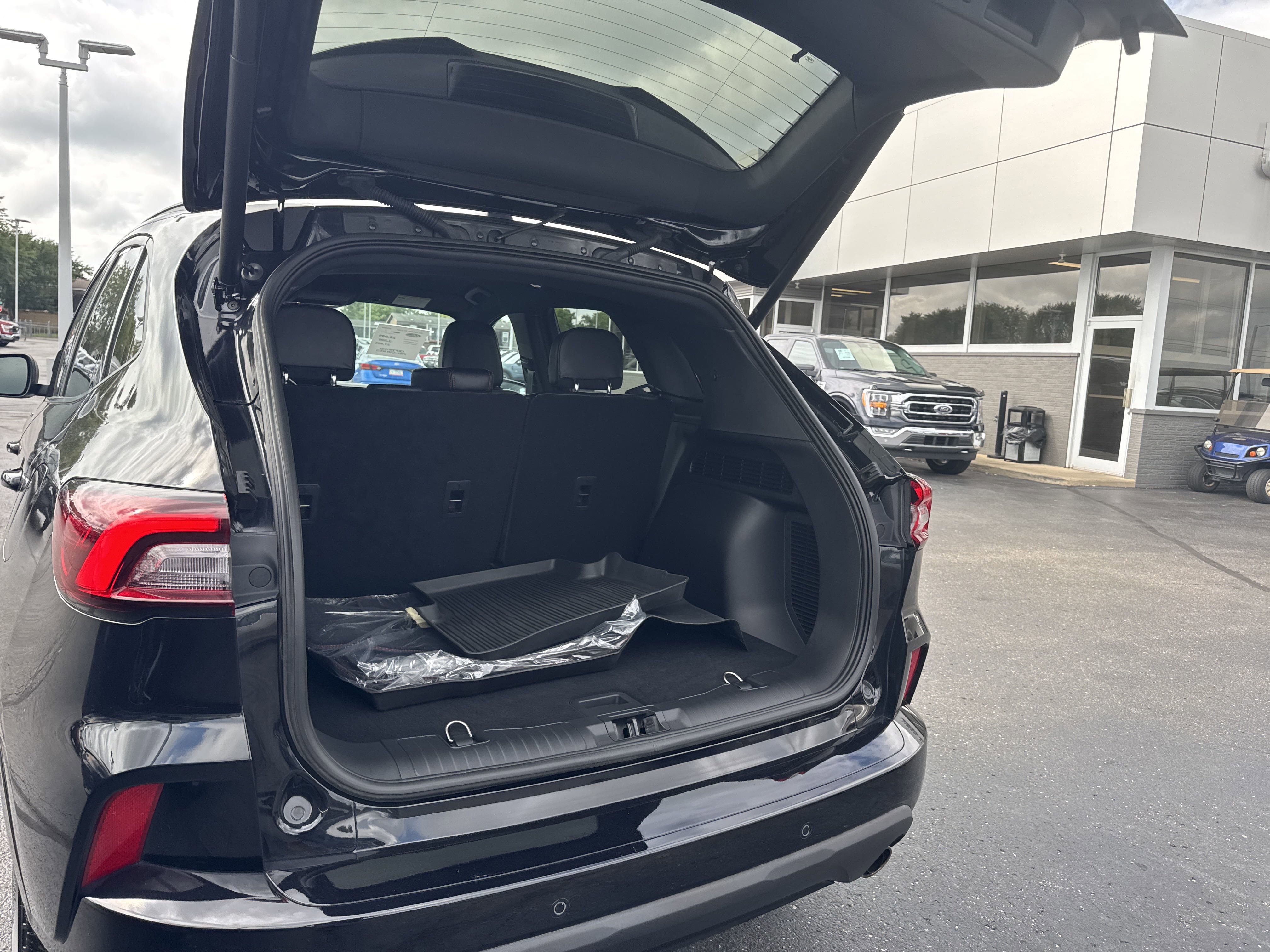 2023 Ford Escape ST-Line photo 10