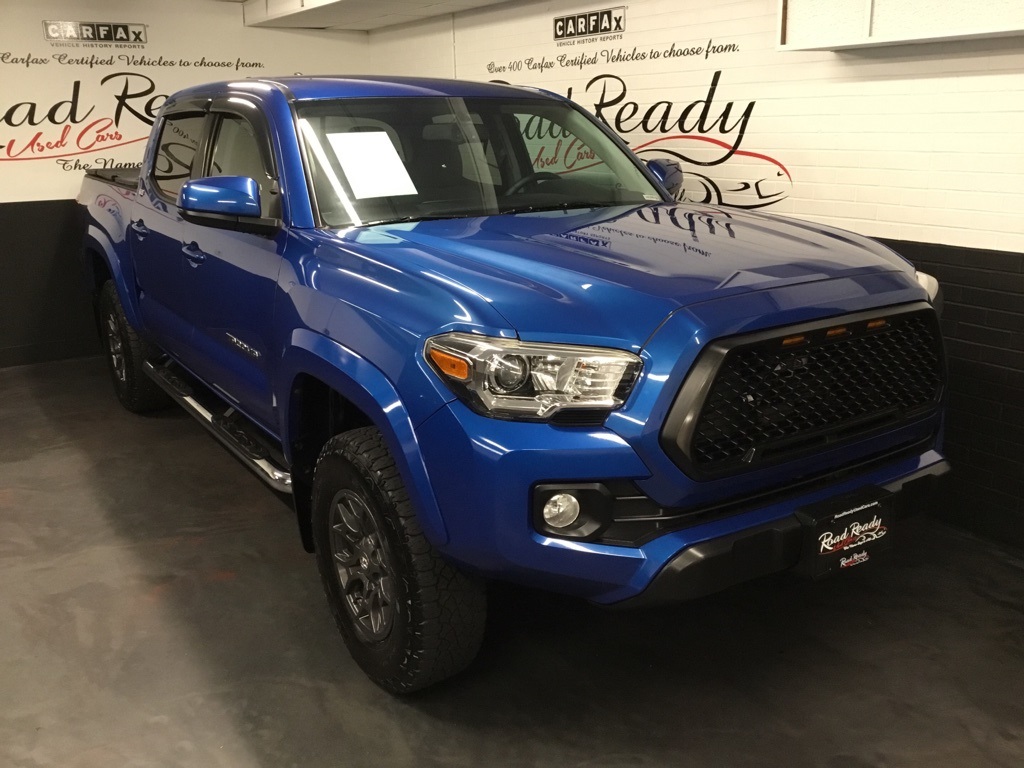 2017 Toyota Tacoma TRD Off-Road 4x4 photo 2