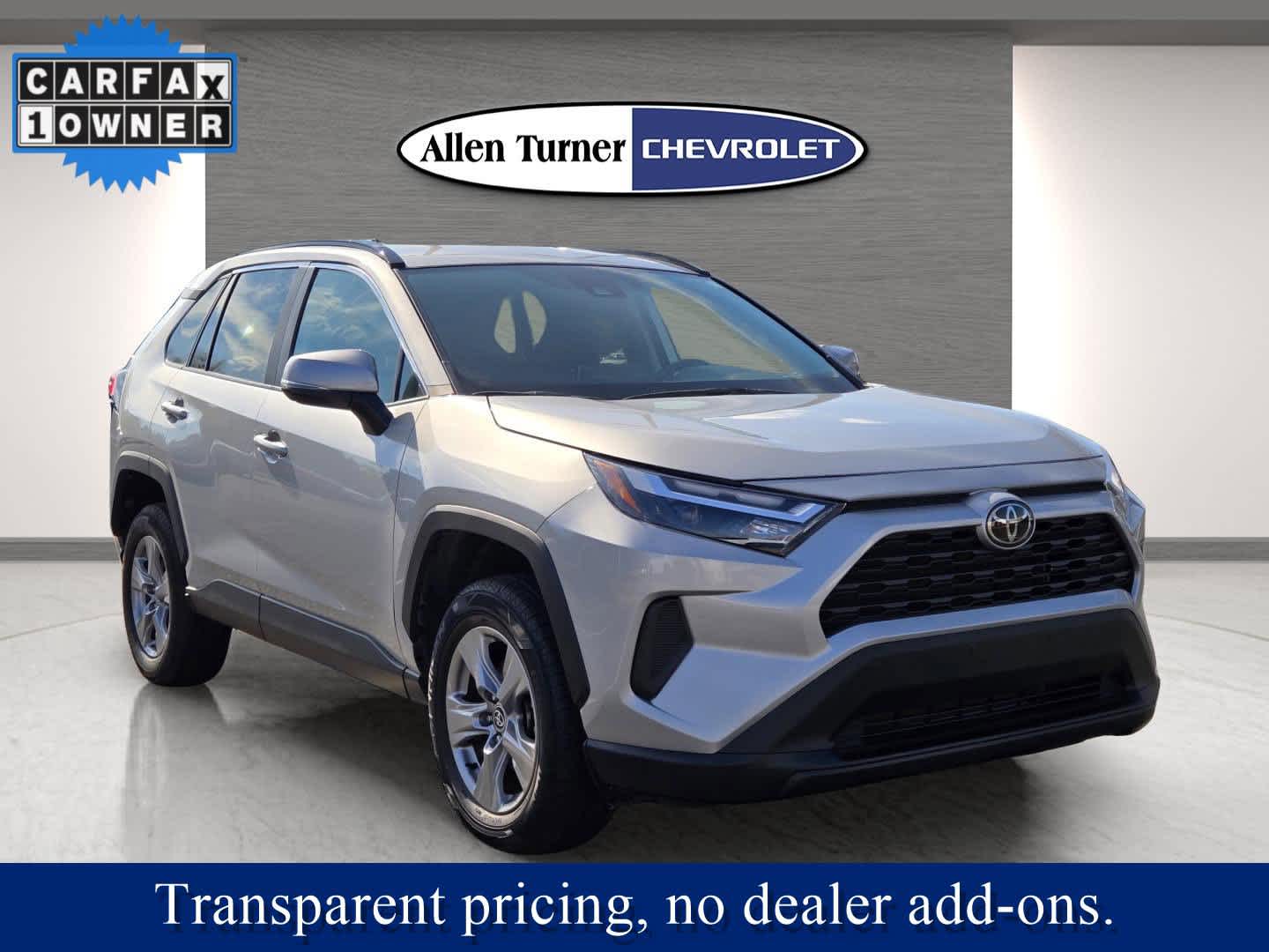 2024 Toyota RAV4 XLE's photo