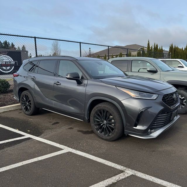 2023 Toyota Highlander XSE's photo