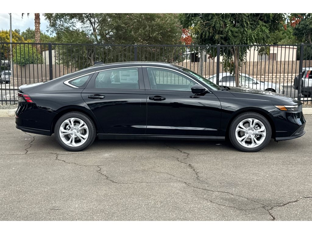 2025 Honda Accord LX photo 3