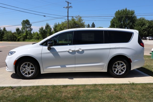 2025 Chrysler Pacifica photo 28