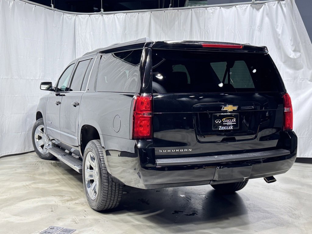 2019 Chevrolet Suburban LT photo 4