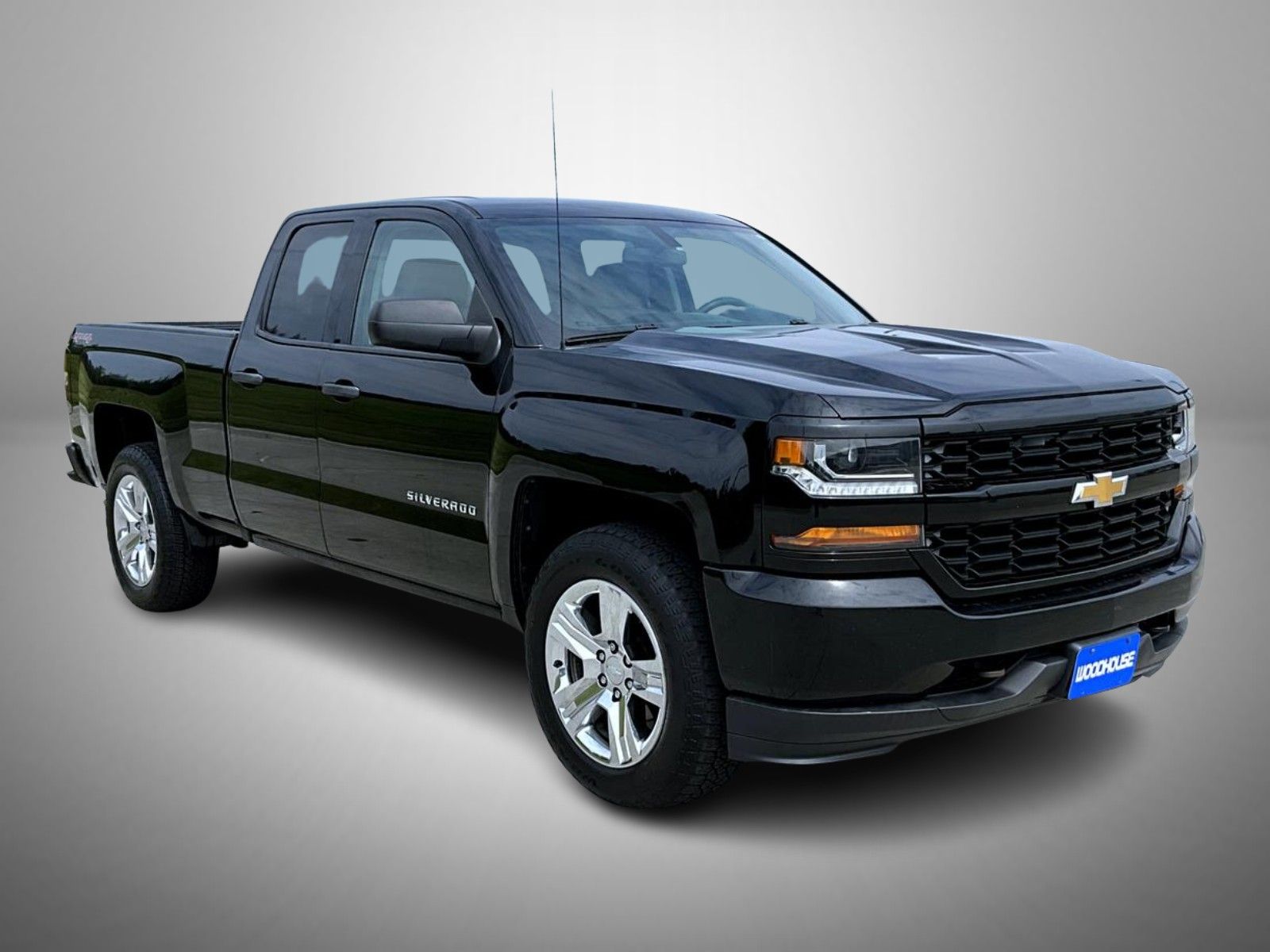 2017 Chevrolet Silverado 1500 Custom photo 3