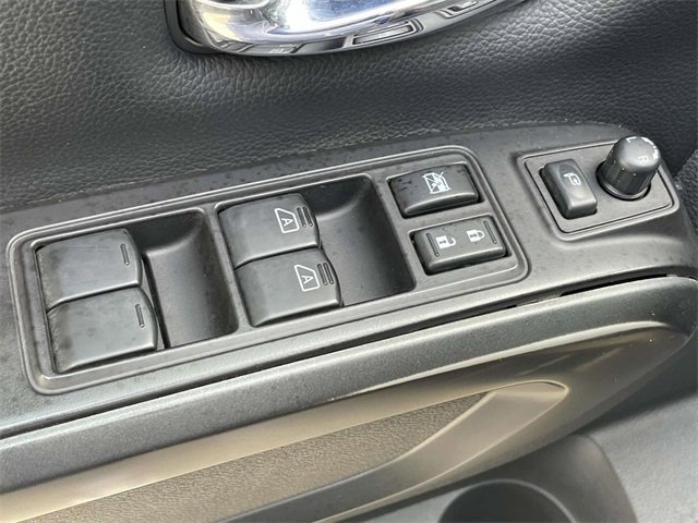 2020 Nissan Titan Crew Cab photo 17