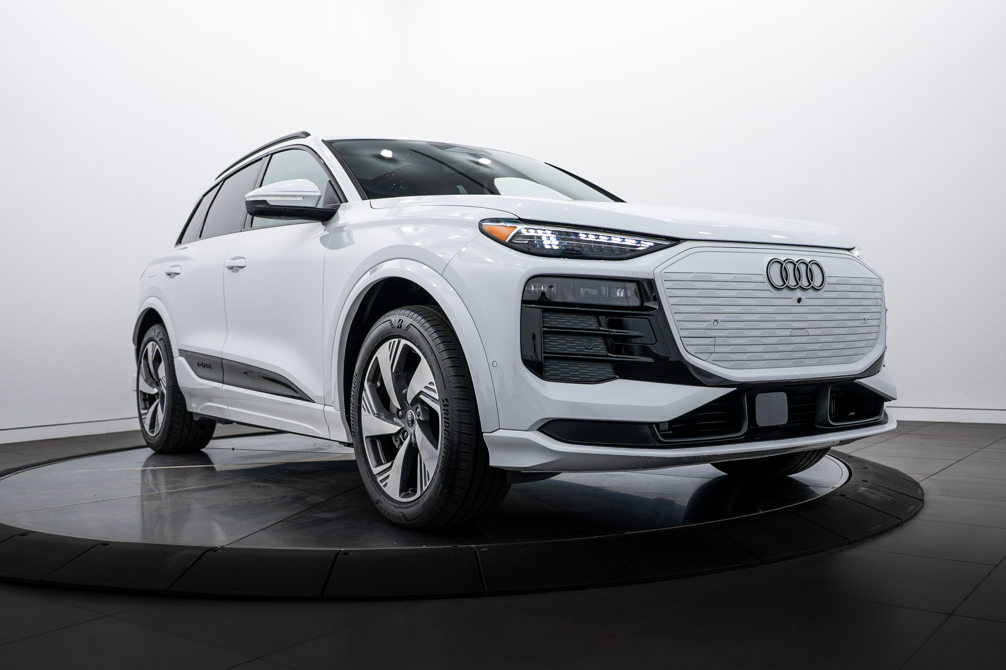 2025 Audi Q6 E-tron Premium Plus photo 2