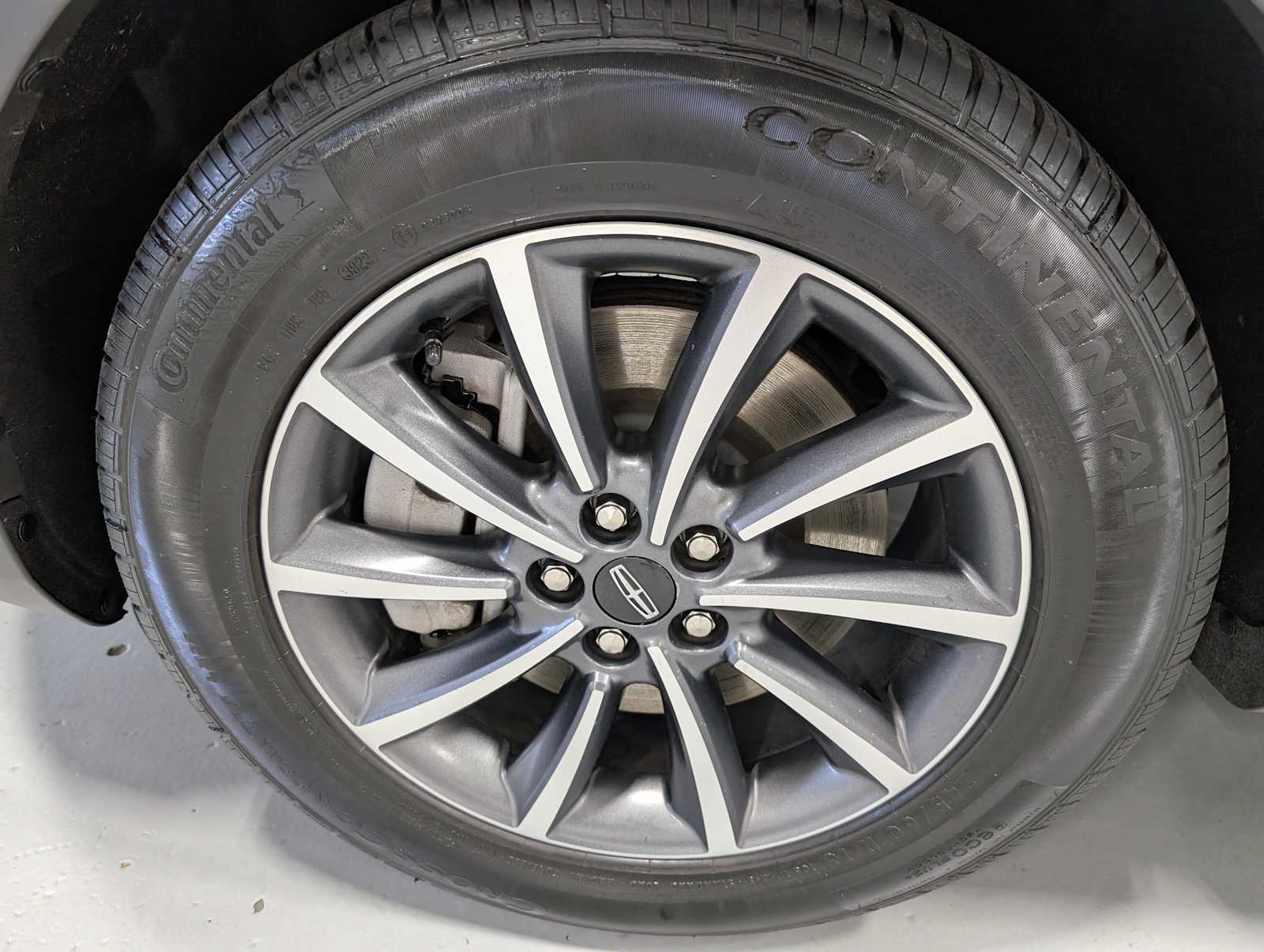 2022 Lincoln Nautilus Standard photo 3