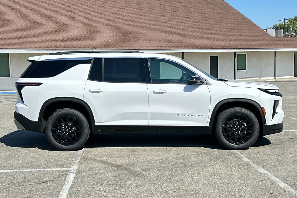 2025 Chevrolet Traverse photo 3