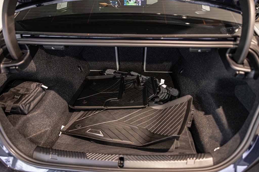 2025 BMW M5 - Image 16