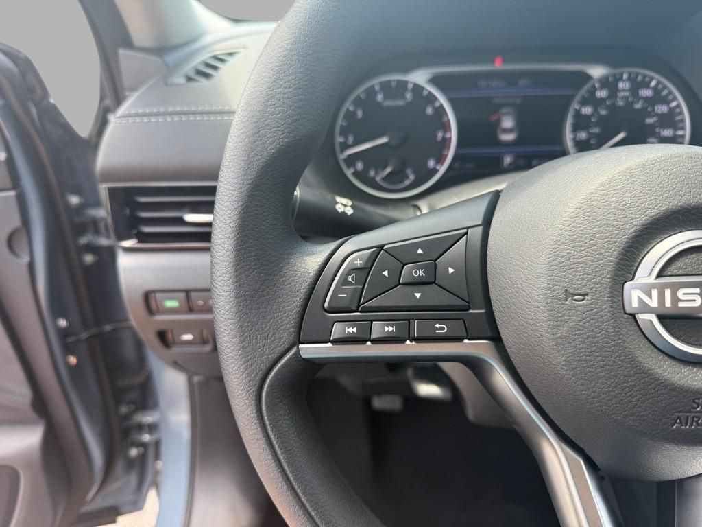 2025 Nissan Sentra SV photo 9