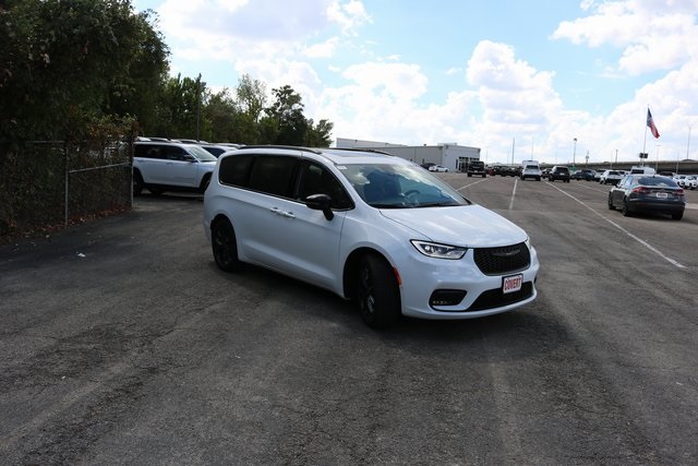 2026 Chrysler Pacifica Limited photo 3